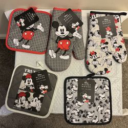 NWT DISNEY MICKEY AND MINNIE Potholders, Hot Pads And Oven Mitts, Kitchen Cookin