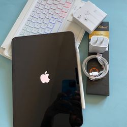 Apple IPad Pro 11” (M5 chip / 2025 Newest ) 256GB with keyboard, pen & Accessories (Warranty + ) 
