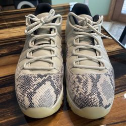 Jordan 11 Low 
