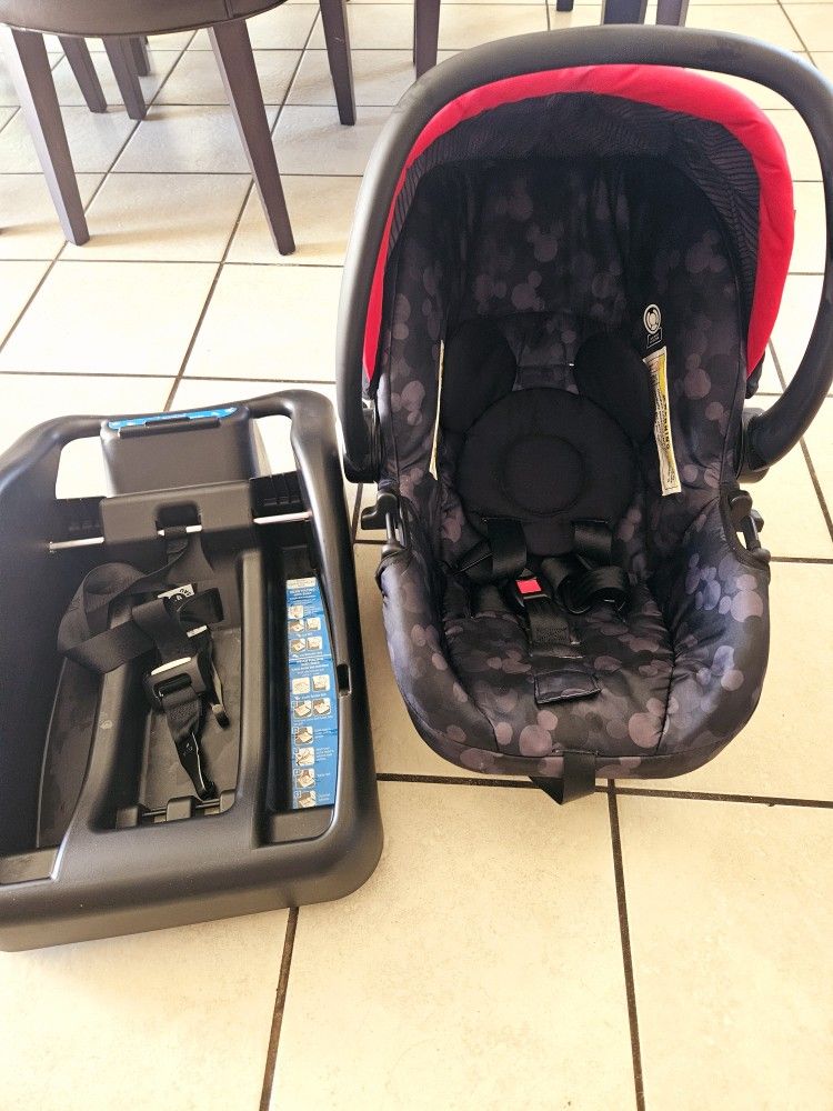 Mickey Mouse Carseat With Base