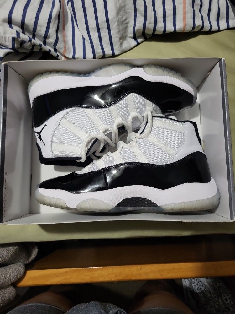 $200 OBO Only Used 5 Times Jordan Concord 11s Size 11 