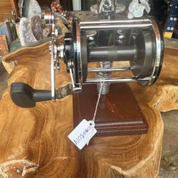 Penn Beach Master Vintage No. 155 Vintage Reel w/Display Stand