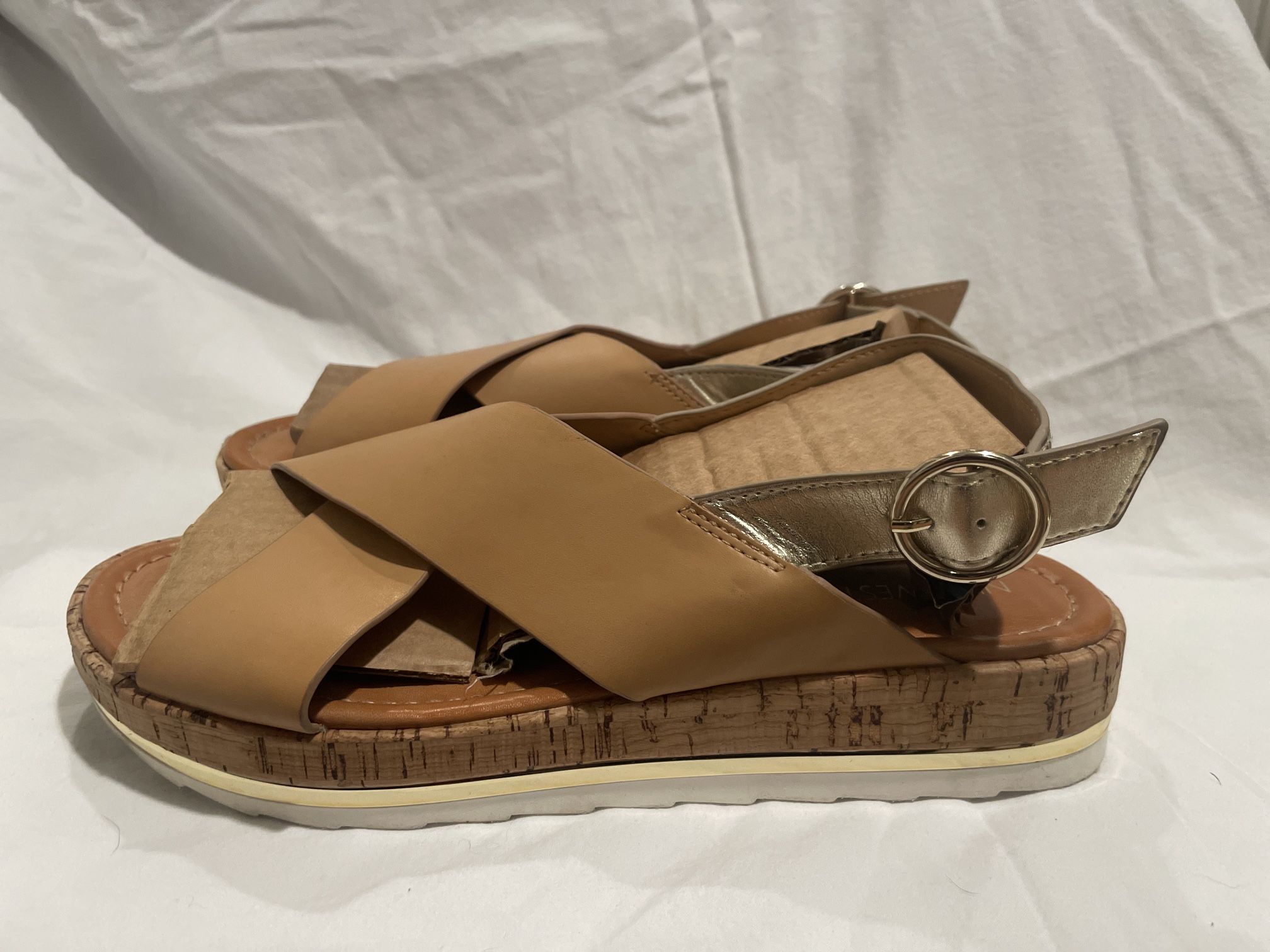 Nine West 8.5 Leather W Gold Accents Sandals