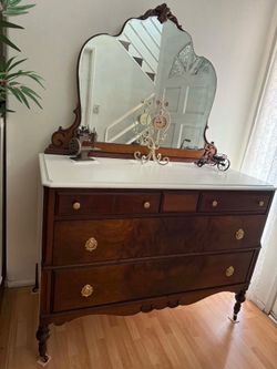 Vanity dresser vintage