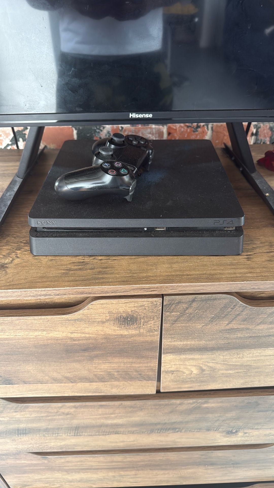 PLAYSTATION 4 + Controller