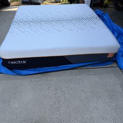 🔥 Nectar Ultra King Hybrid Mattress, like new and discounted 75%!🔥