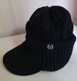 Black cable-knit newsboy visor beanie
