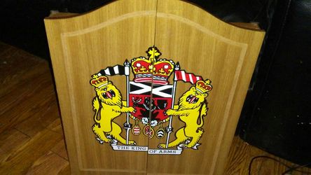 Vintage. Cabinet dartboard set