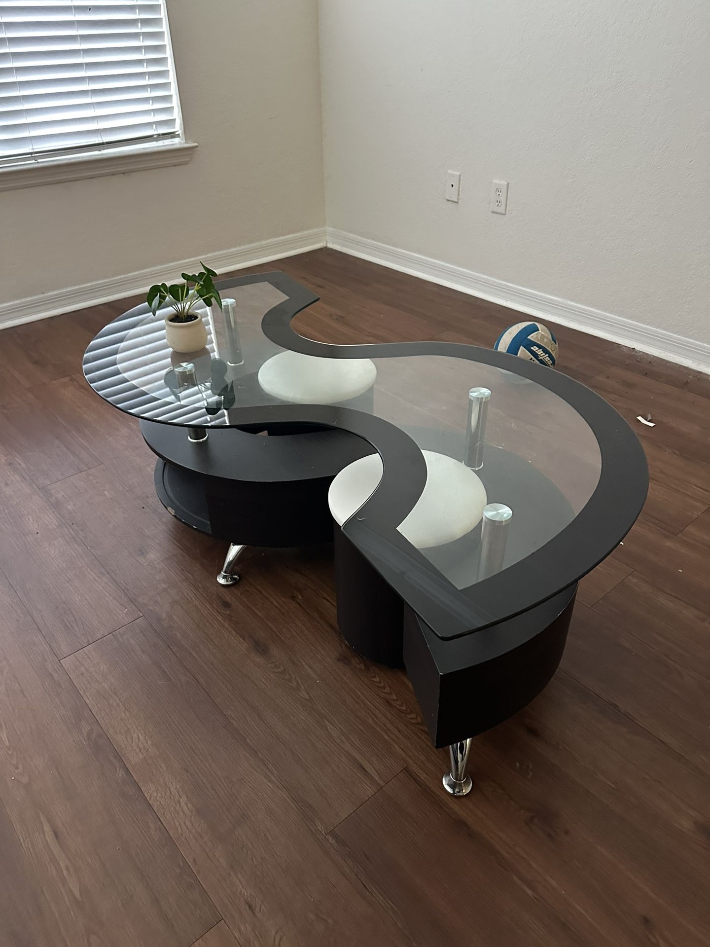 S Shape Wood Base Glass Top Coffee Table with 2 stools/chairs