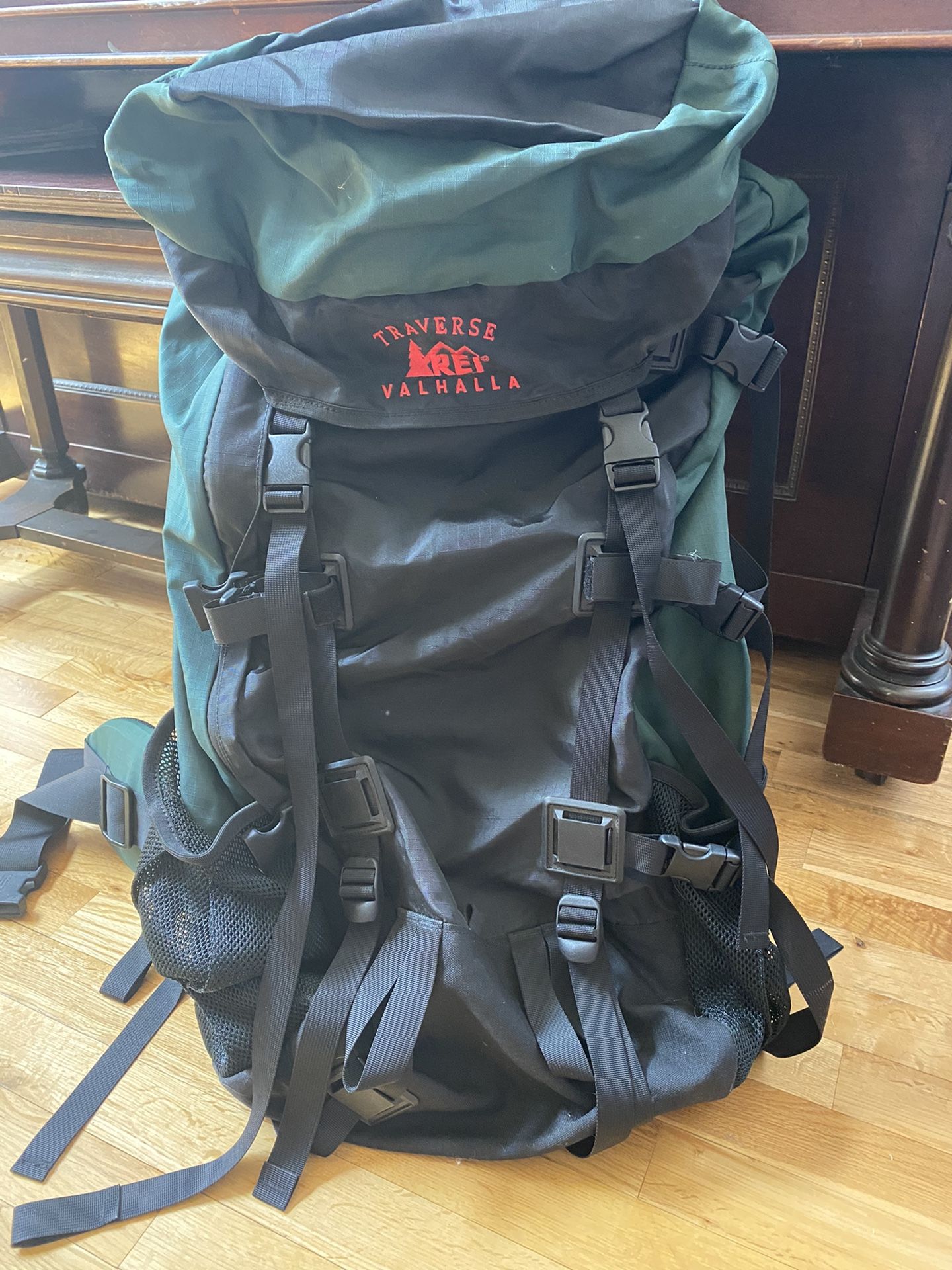 TRAVERSE VALLHALLA INTERNAL FRAME HIKING BACKPACK