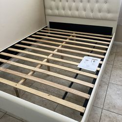 Queen Size Bed Frame With Mattress 