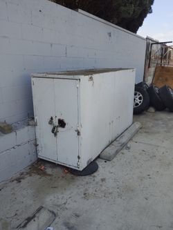 Metal tool box container