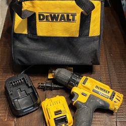 DEWALT Cordless Drill/Driver Kit