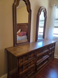 Beautiful Wood Kingsize Bedroom Set