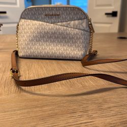 Michael Kors Jet Set Large East West Crossbody – Vanilla/Tan