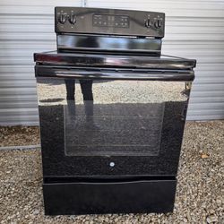 General Electric freestanding electric range black