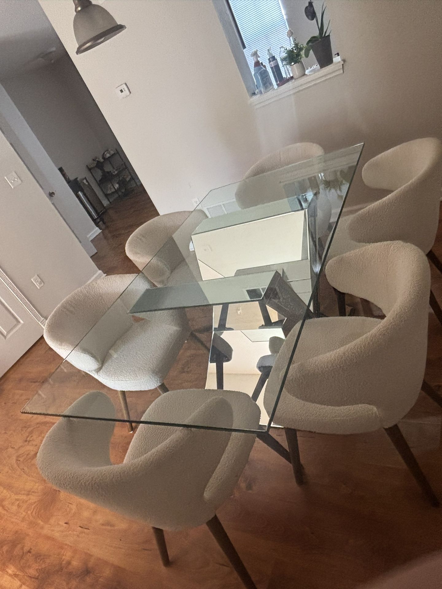 Noralie Dining Table And Chairs 