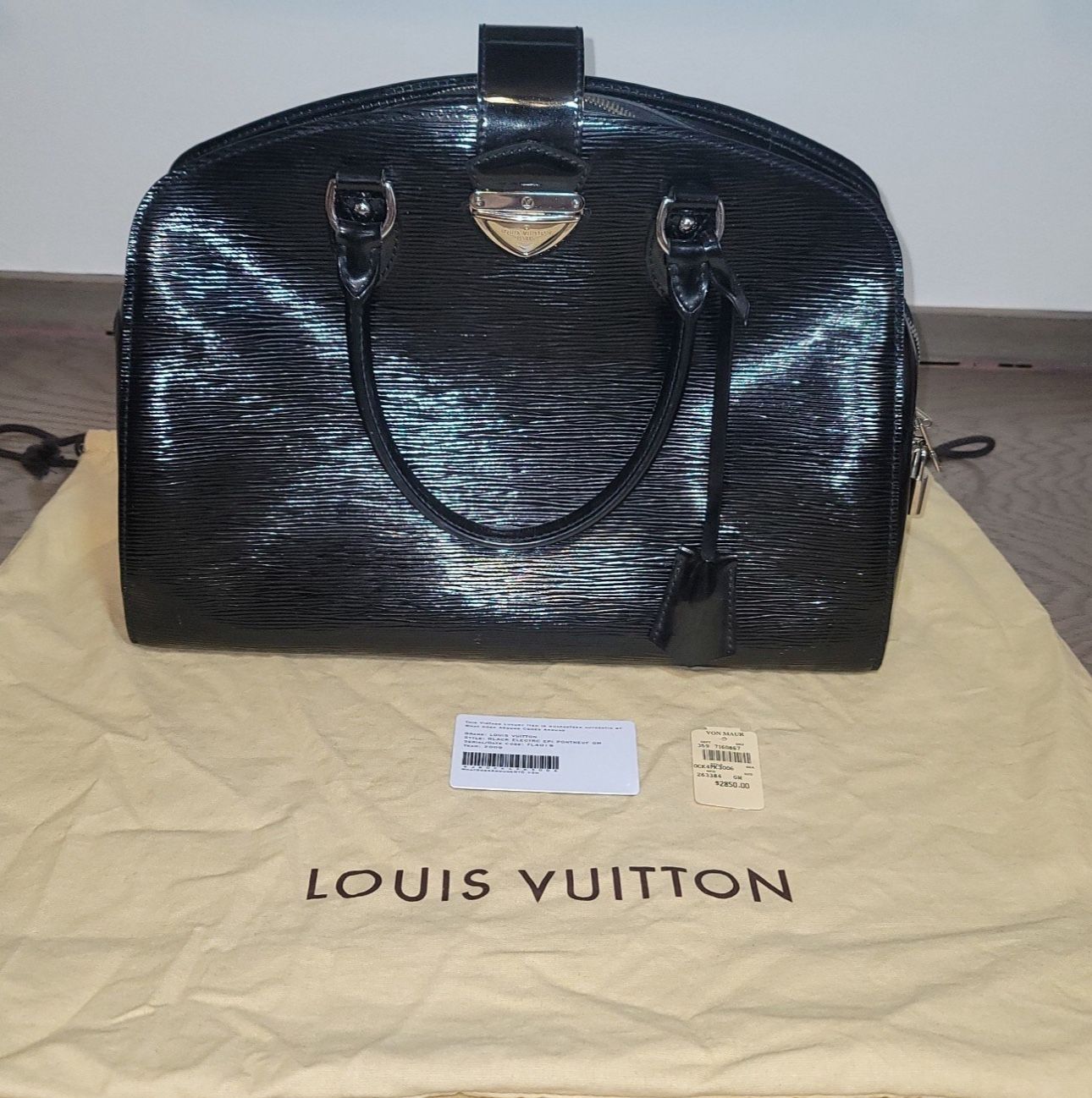 Louis Vuitton Epi Point Neuf