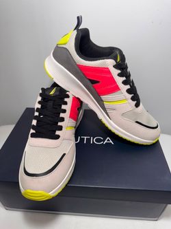 Nautica CM0414 Men’s Size 9.5 Grey Pink Sneakers New With Box