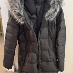 The North Face Women’s Dealio Down Black Parka