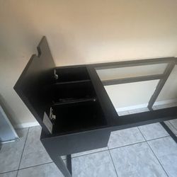 Black Desk