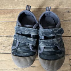 Boys Velcro Shoes Size 8.