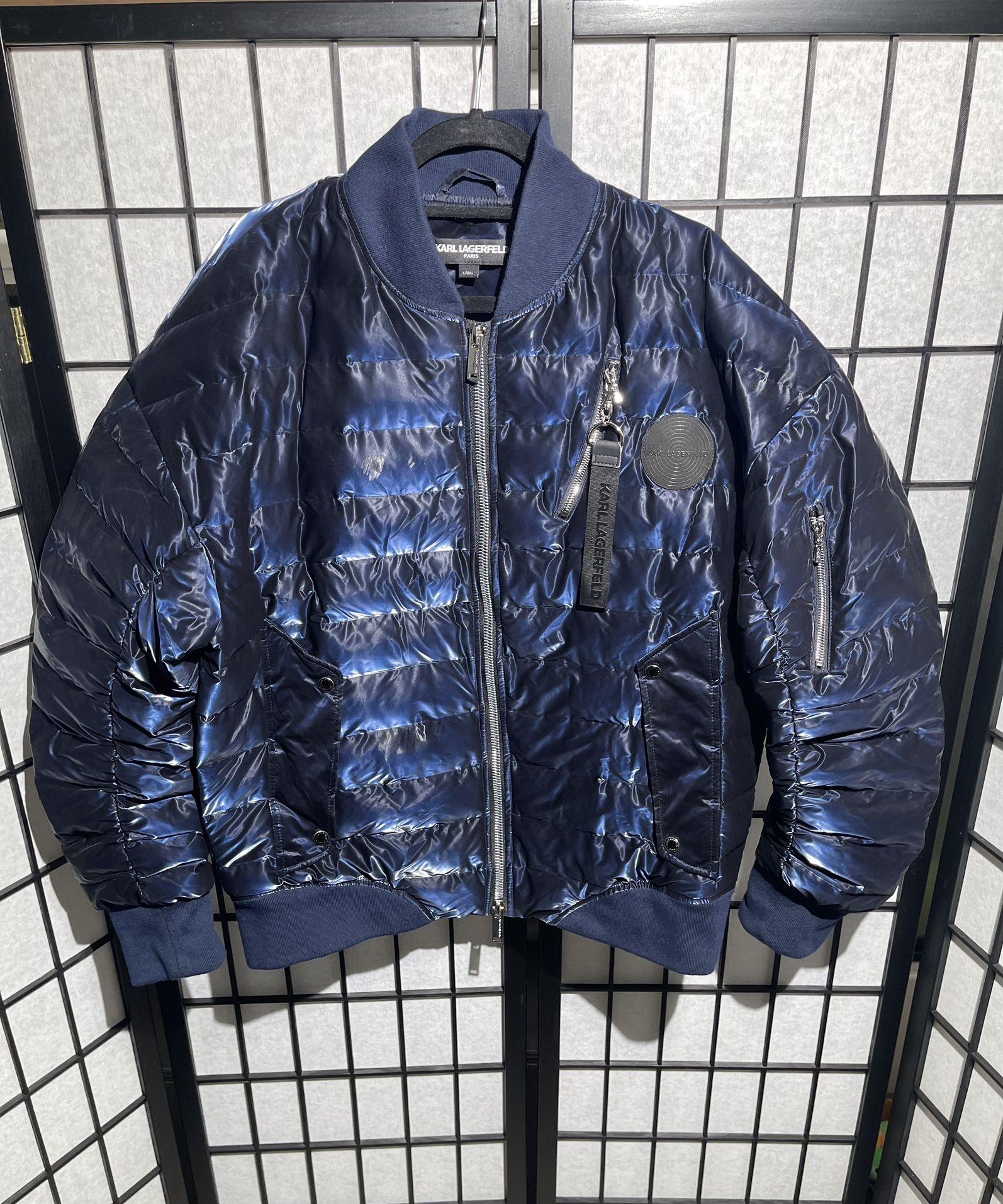 Karl Lagerfeld Paris Men's Shimmer Liquid Quilted Puffer Bomber Jacket, size L Navy Blue