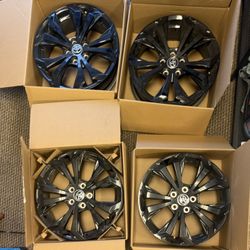 RAV4 Hybrid SE Wheels 18 Inches 114.3 X 5