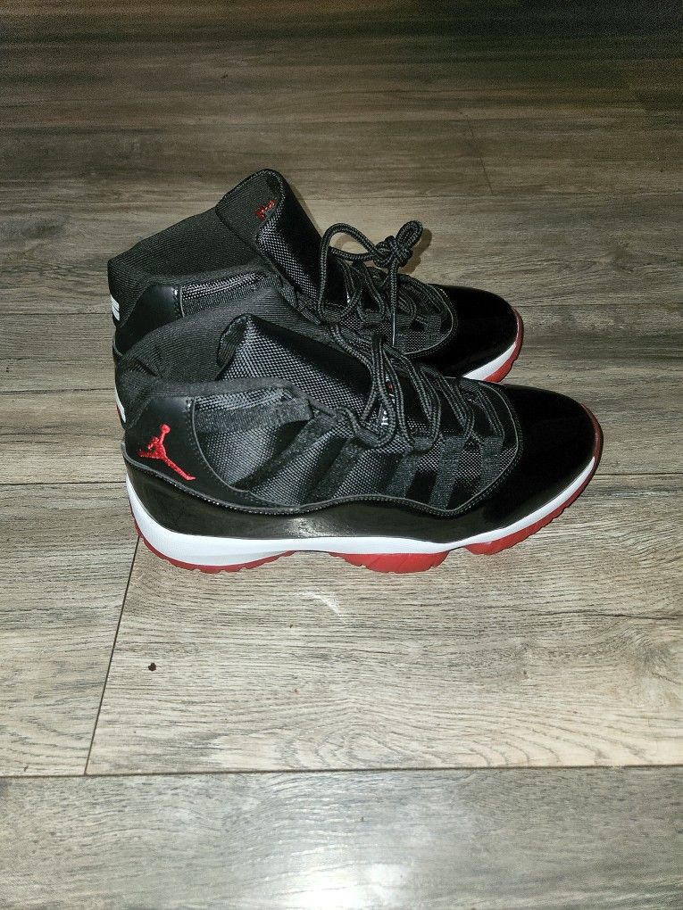 New Jordan 11 bred mids size 10.5