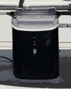 Ice Maker - 38lbs per day!