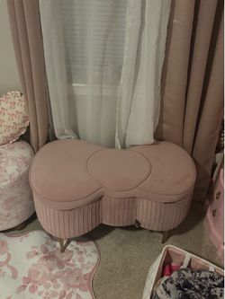 Hello kitty impression bow ottoman