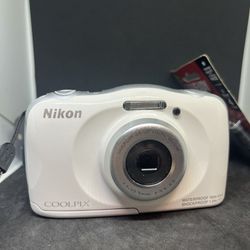 Nikon COOLPIX S33 13.2MP 3X Zoom Digital Camera Black Waterproof