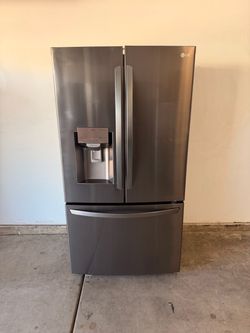 Refrigerator Counter Depth Black Stainless 60 Day Warranty