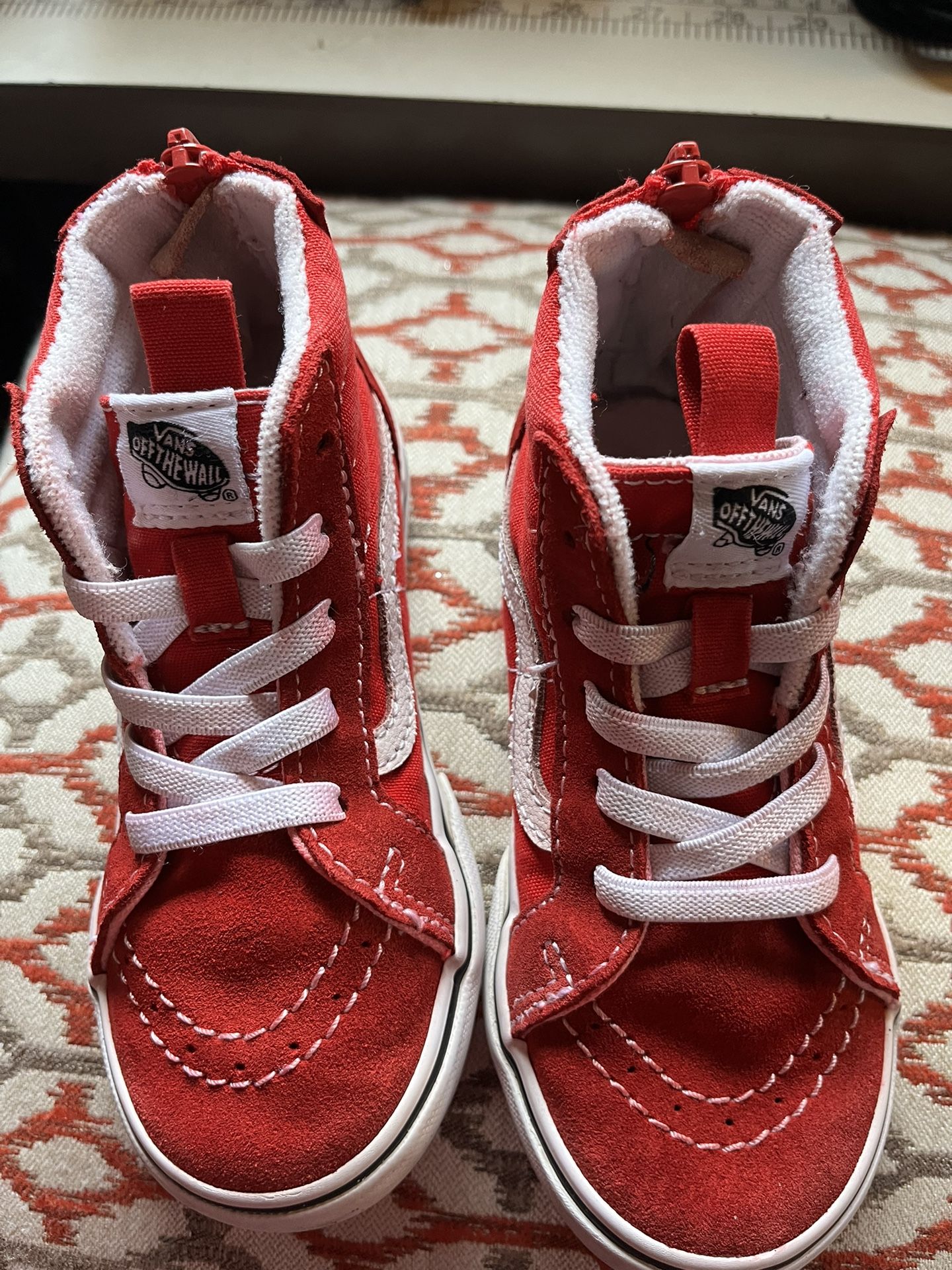 Tenis Para Niña Size 9.5. $10