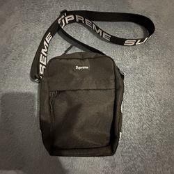 Supreme shoulder bag (SS18)