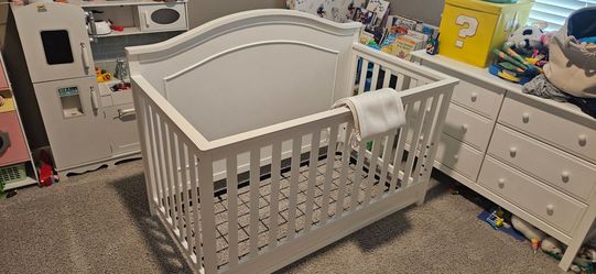 White baby crib
