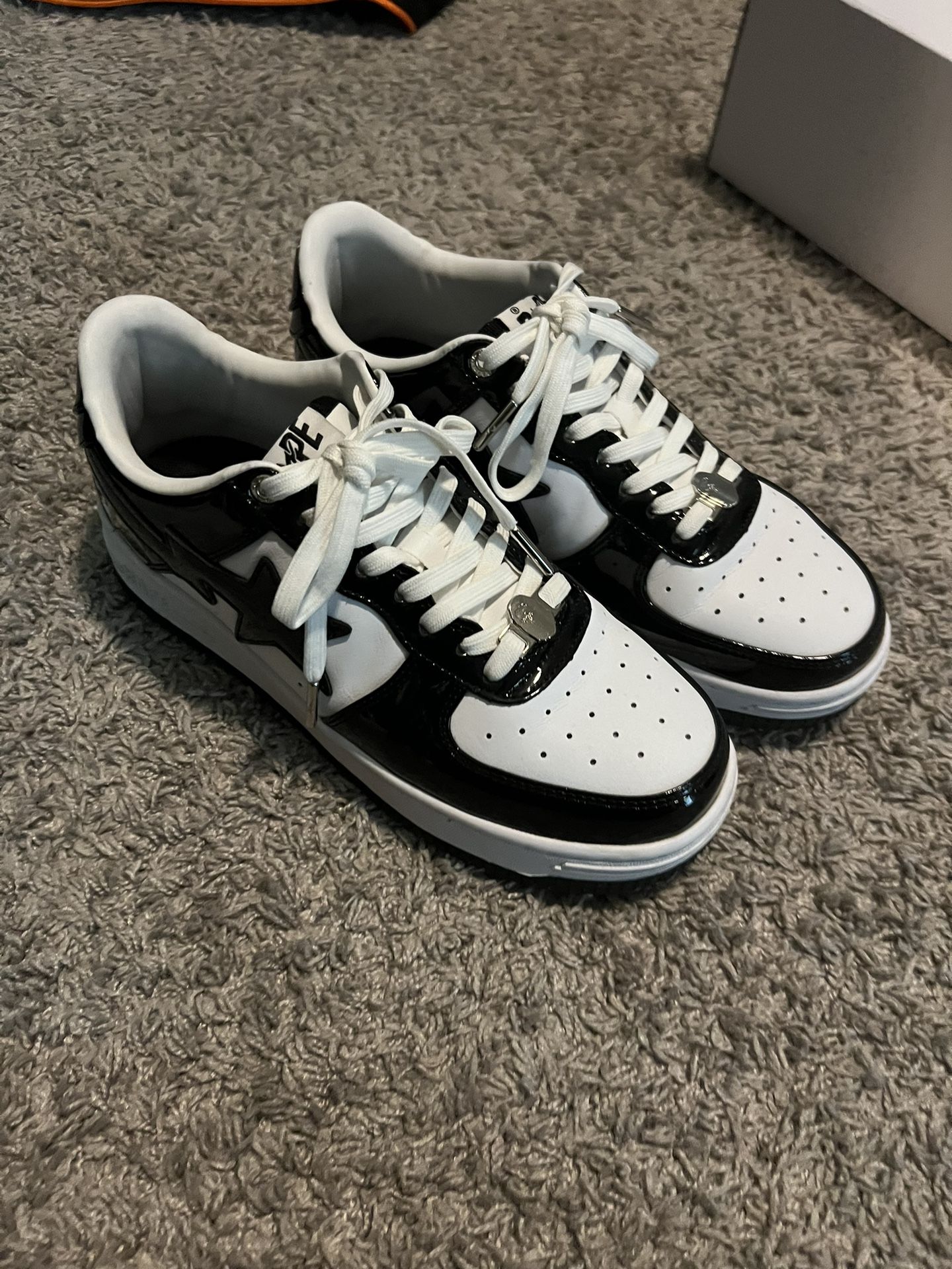Black and white Bapesta