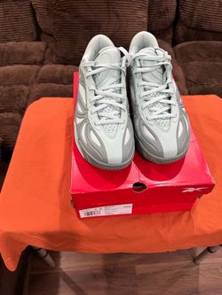 Reebok Angel Reese size 9 women’s sneakers