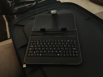 Mini tablet case with keyboard