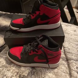 Barely used Looking To Get Rid Of Typically Going For Around 200 I’m Selling Them For $150