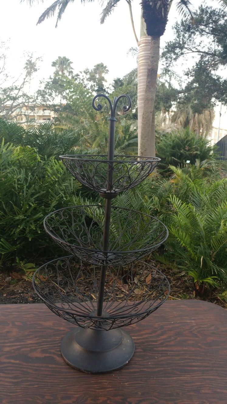 Cute Metal bowl rack. Holds fruit or etc 22" in Height