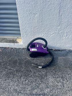 purple Bissell Zing is a lightweight, bagged vacuum
