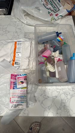 Tie-Dye Kit with Dye Bottles and T-Shirt