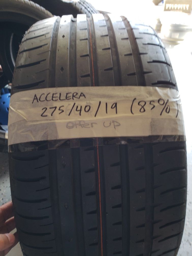 Accelera 275/40r/19 tire