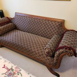 This is a beautiful Antique Duncan Phyfe (style?) Couch