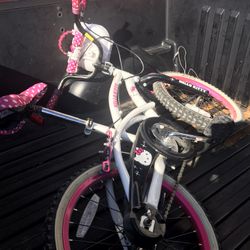 Hello Kitty Bike 18” Like New