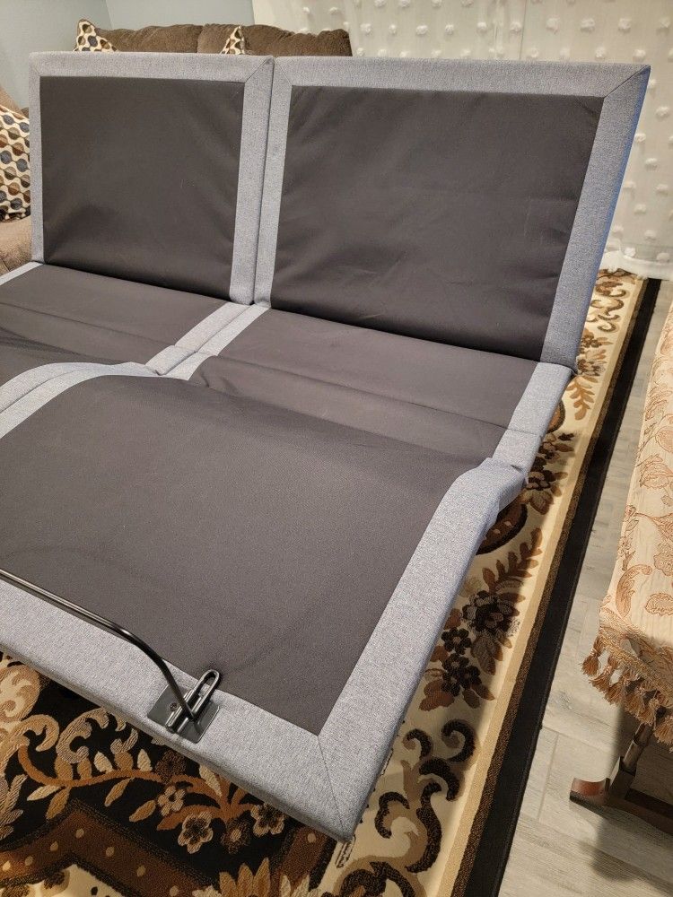 Beautiful new split King or (2) XL Twin adjustable bases with MASSAGE FEATURES, LED light, USB ports, Zero Gravity and more!