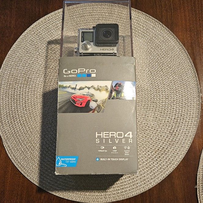 Gopro Hero 4 Silver + GoPro Chesty.