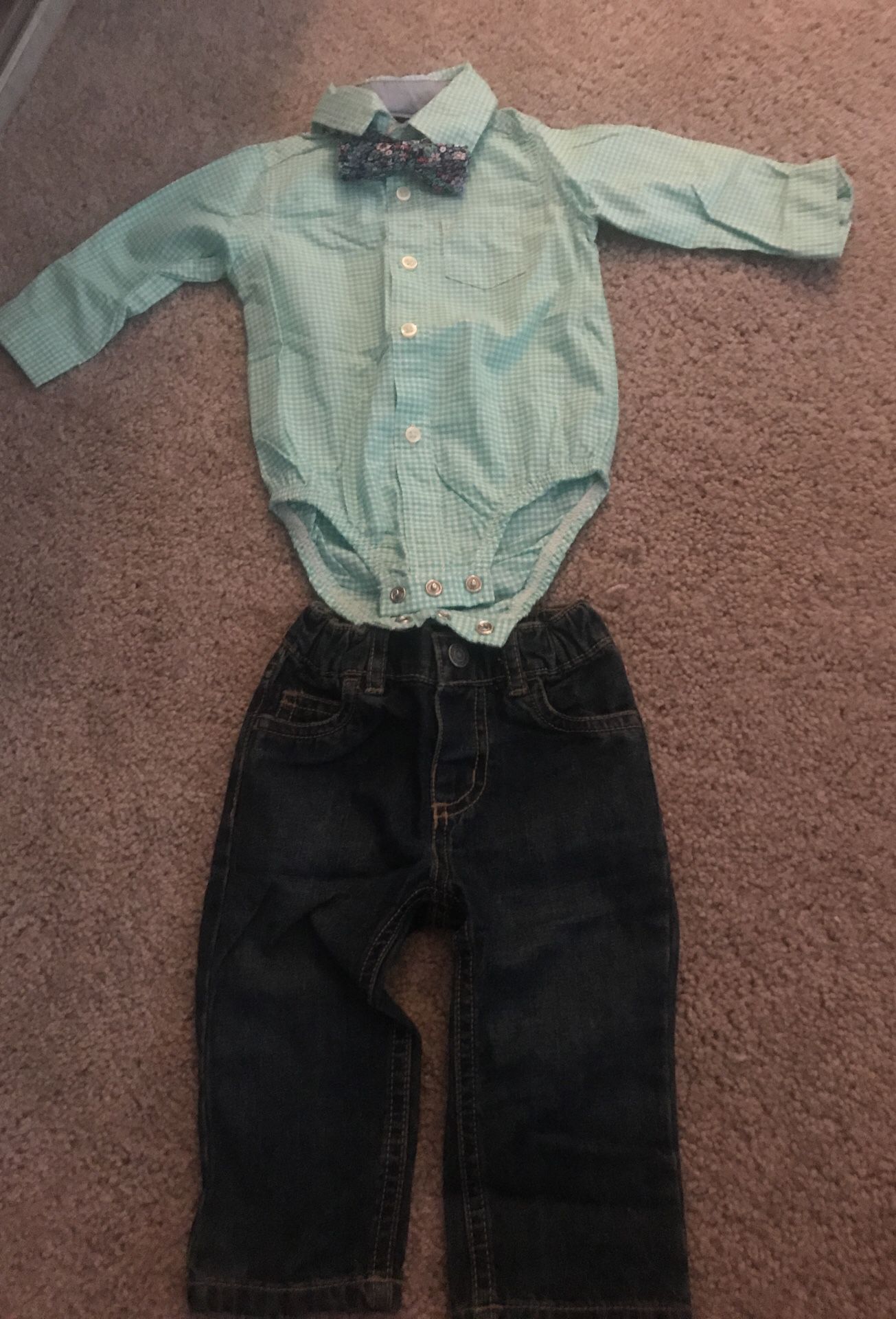 Worn only once ! Carters baby boy outfit 9 months so cute !!