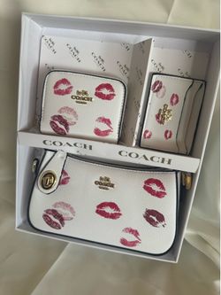 Coach set av